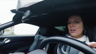 Повар ебет белокурую гостью дома в ванне