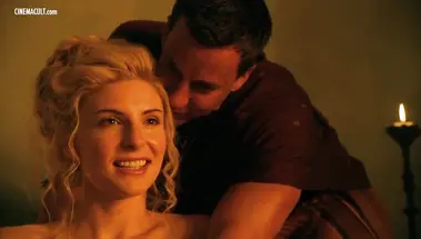 Нарезка с голыми актрисами и сценами секса из сериала «Спартак»