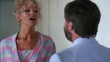 Начальник трахает горячую ассистентку в старом французском порно