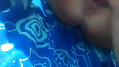 Муж снимает, как друг пялит на пляже грудастую сексвайф