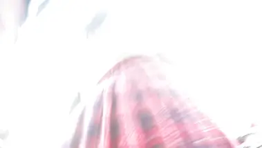 Подглядывание под юбку девушке в красных трусиках на улице Нью-Йорка