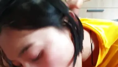 Первоклассный отсос короткостриженой китаянки от 1-го лица