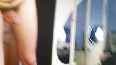 Гулящая милфа сосет прощение у пацана за блядки