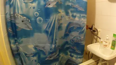 Заботливая мать вымыла член сына перед инцестом в ванной