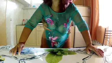 Сын отодрал в жопу рыжую мать, разогретую мастурбацией самотыком