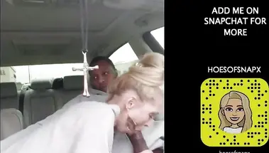 Гулящая жена отсосала негру хуй на видеорегистратор в машине