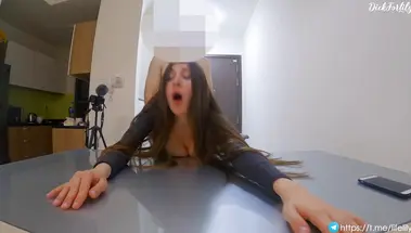 Стол ходором от ебли грудастой москвички, кушающей сперму с живота