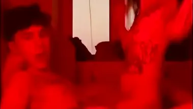 Инстасамка ебется и сосет хуй в домашней ебле в нарезке