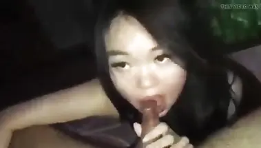 Няшная казашка сосет вялый член с разговорами до затвердения