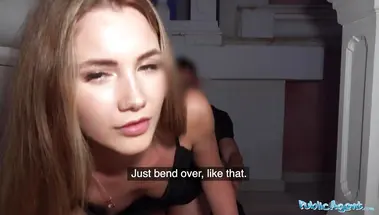 Красотка с улицы сосет и ебется с пикапером в подворотне за деньги