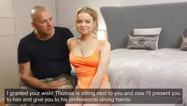 Блондинка из Твери теряет девственность верхом на порно актере