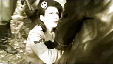 Фашист трахает в машине шлюху, а надзиратель концлагеря ебет заключенную - ретро винтаж