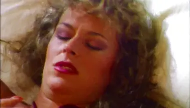 Мастерский минет мужу от кудрявой спермоглотки в праздник - ретро винтаж