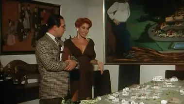 Рыжая нимфоманка ебется дуплетом на бильярдном столе и мастурбирует рогом в ретро