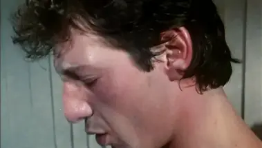 Лесбийские игры на диване и три хуя для одной красотки в стиле ретро