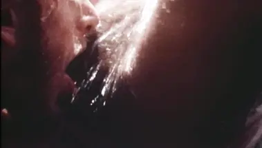 Куни на катере и трах под водопадом в старом порно