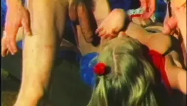 Двойное проникновение для давалки в стиле ретро