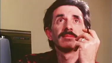 Сексвайф трахается с коллегой мужа при супруге в ретро порно