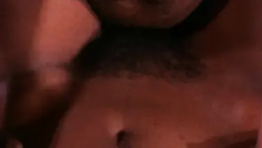 Старое детективное винтаж порно с межрассовым трахом негра с брюнеткой