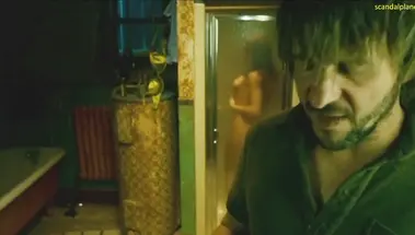 Голая актриса Жюли ЛеБретон в фильме «Завещание призрака»