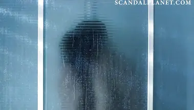 Секс в душевой кабинке на весу Виктории Абриль из фильма «Самозванец»