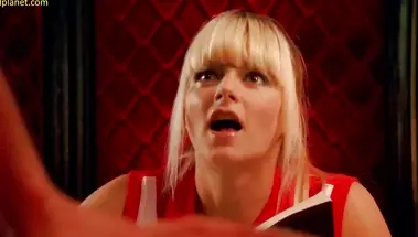 Синхронный оргазм Сюзанны МакДональд с парнем под руководством Бояны Новакович