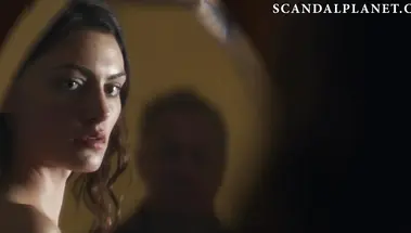 Голая Фиби Тонкин отдается старику в сериале «Цветение»