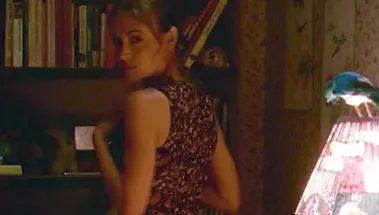 Грудастая Алисса Милано раздевается догола перед качком