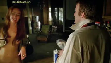 Ребекка Крескофф светит большим буферами и киской перед сериальным жиголо