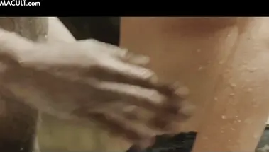 Голые актрисы гуляют в лесу и купаются в озере в кадрах из фильмов