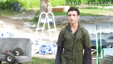 Элизабет Масуччи показывает сочные буфера на улице и занимается сексом в сборнике