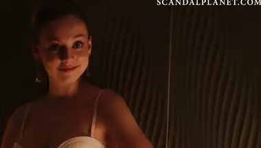 Групповой секс втроем и киношный интим Эстер Экспозито в подборке