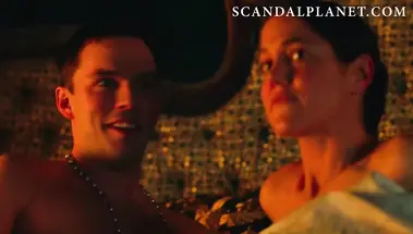 Голая Эль Фаннинг в роли императрицы Екатерины Великой