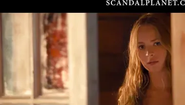 Подборка любовных сцен сексуальной Бритт Робертсон из фильмов