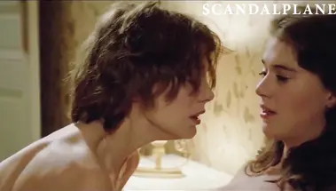 Лесбийская сцена секса Марушки Детмерс и Джейн Биркин в «Пиратке»