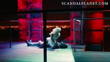 Эротичный танец Джулианны Хаф в коротком платье из «Бурлеска»