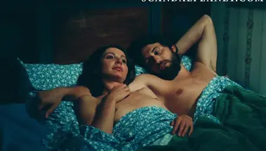 Тереза Лиотар светит маленькими сиськами в постельной сцене из кино