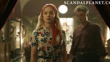 Голая Амара Сарагоса в роли оккультистки в сериале