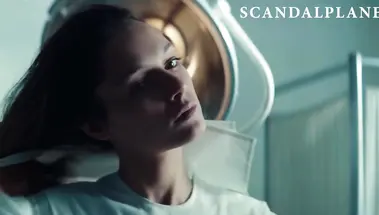 Начинающая актриса Сара Кардиналетти снимает халат медсестры в кино