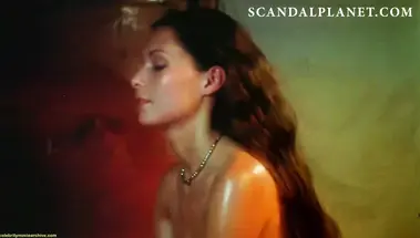 Голая Джони Флинн в откровенной сцене из фильма «Фелисити»