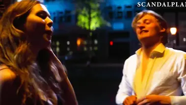 Секс втроем в душе Софи Порро с двумя парнями в фильме