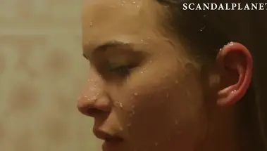 Мастурбация Софии Дель Туффо в роли послушницы в фильме «Дьяволица»