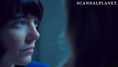 Эмма Стоун и Андреа Райзборо в роли лесбиянок целуются и раздеваются