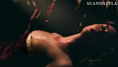 Любовная сцена с Эль Фаннинг в историческом фильме