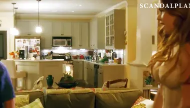 Айла Фишер в сексуальном корсете хочет трахаться