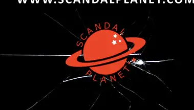 Келли Брук и Райли Стил танцуют в купальниках на яхте в фильме