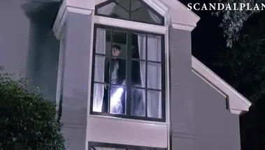 Горячий трах Бояны Новакович под дождем у тачки в фильме «Зло»