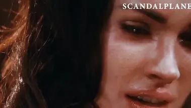 Голая Меган Фокс в роли ангела с крыльями