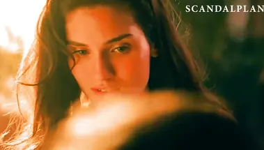 Агустина Беттинелли сосет член негру при сестре в латинском фильме