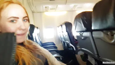 Рыжая скрытно дрочит и посасывает хуй в самолете Аэрофлота